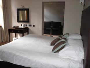 Rosslea Hall Отель 4*